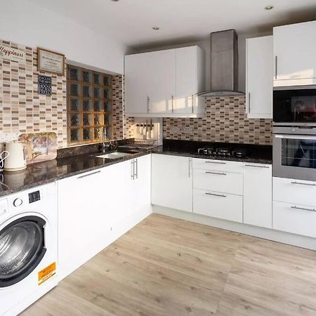 Hogwarts Hideaway Themed Property Watford  Zewnętrze zdjęcie