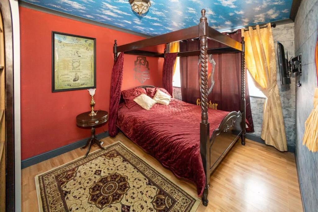 Hogwarts Hideaway Themed Property Watford  Zewnętrze zdjęcie