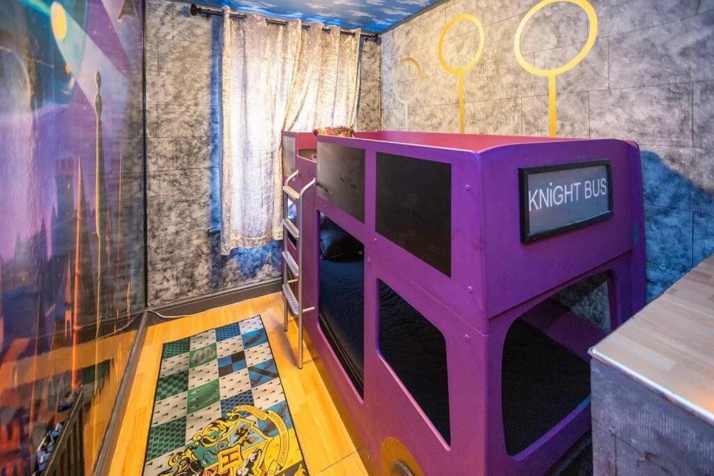 Hogwarts Hideaway Themed Property Watford  Zewnętrze zdjęcie