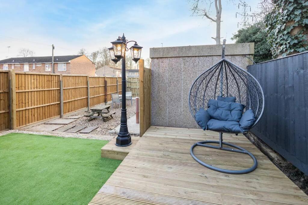 Hogwarts Hideaway Themed Property Watford  Zewnętrze zdjęcie