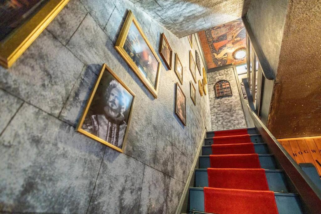 Hogwarts Hideaway Themed Property Watford  Zewnętrze zdjęcie