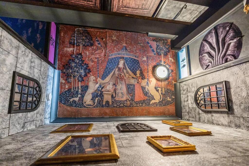 Hogwarts Hideaway Themed Property Watford  Zewnętrze zdjęcie