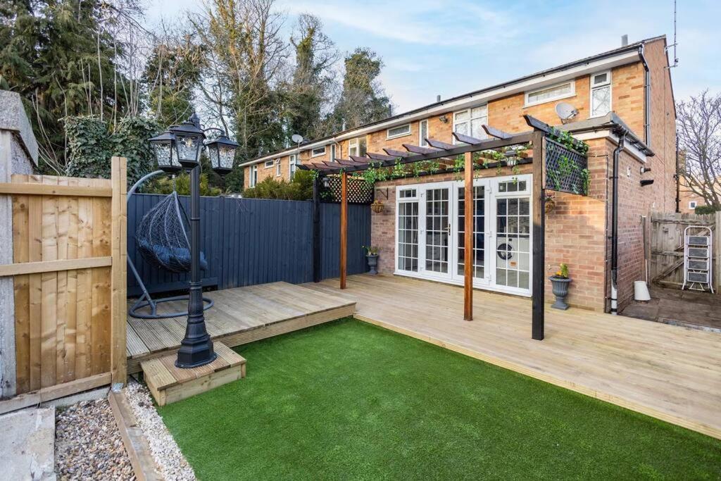 Hogwarts Hideaway Themed Property Watford  Zewnętrze zdjęcie